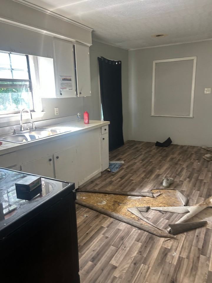 844 Combs St - Photo 4 of 17