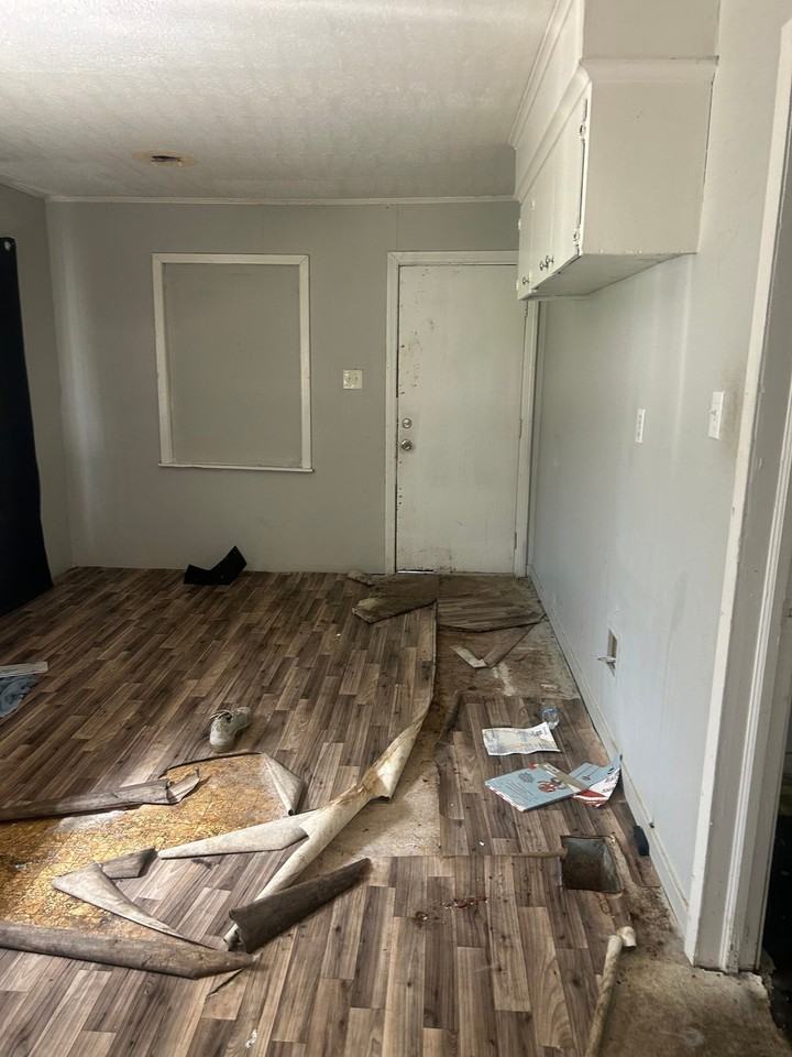 844 Combs St - Photo 5 of 17