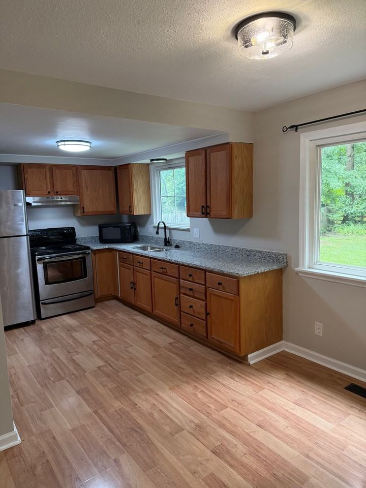 1293 Deblin Dr - Photo 5 of 19