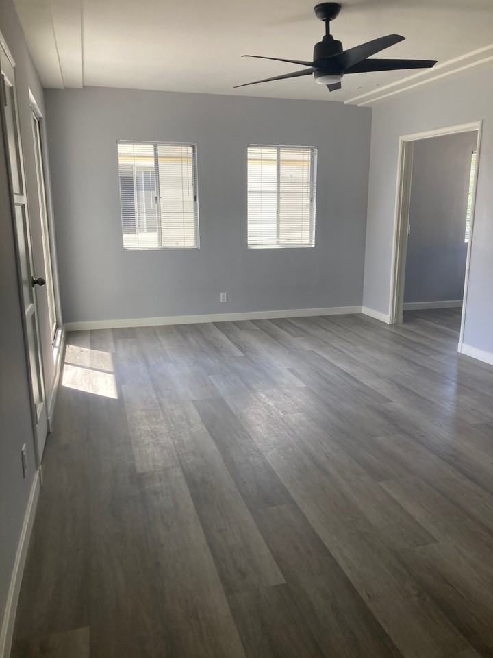 323 N Ogden Dr - Photo 2 of 10
