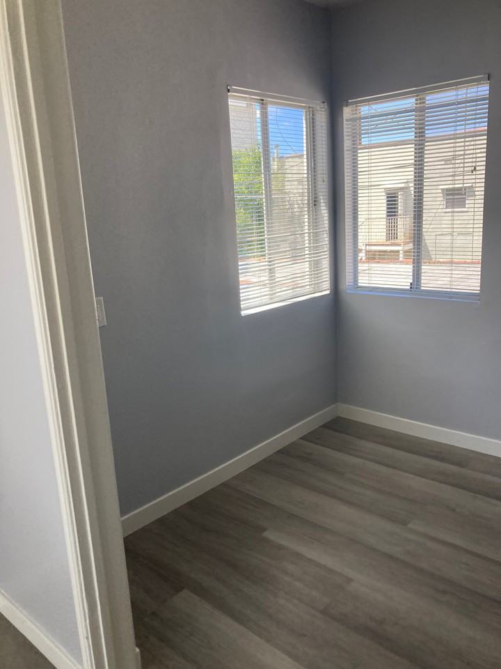 323 N Ogden Dr - Photo 5 of 10