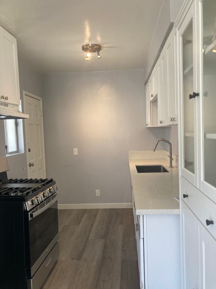 323 N Ogden Dr - Photo 6 of 10