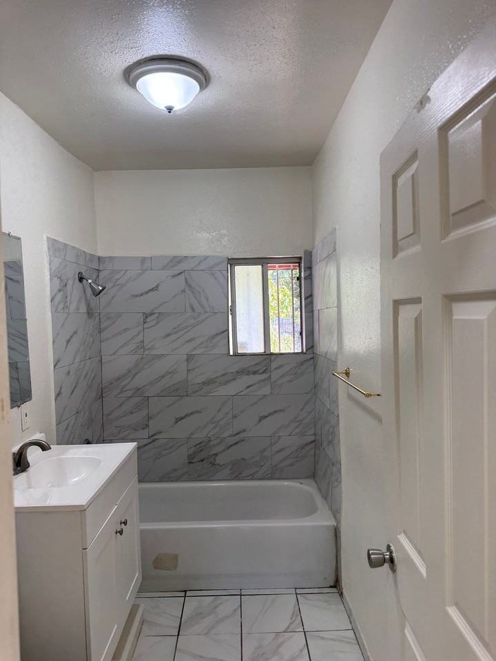 1323 Potomac Ave - Photo 2 of 16