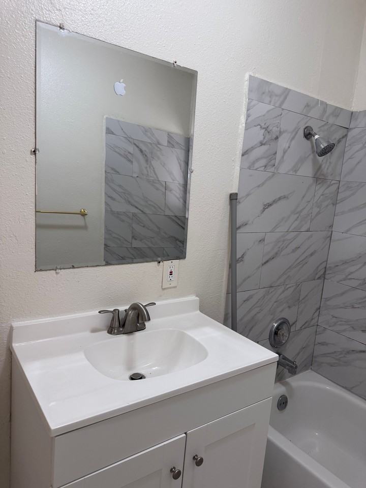 1323 Potomac Ave - Photo 4 of 16