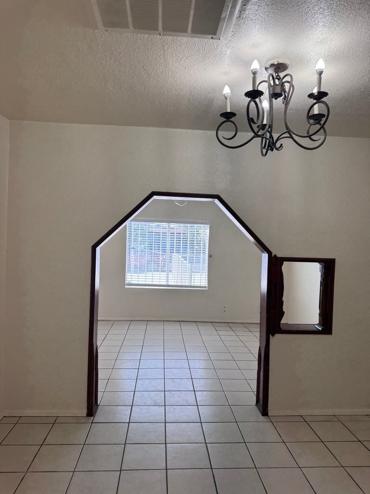1323 Potomac Ave - Photo 6 of 16