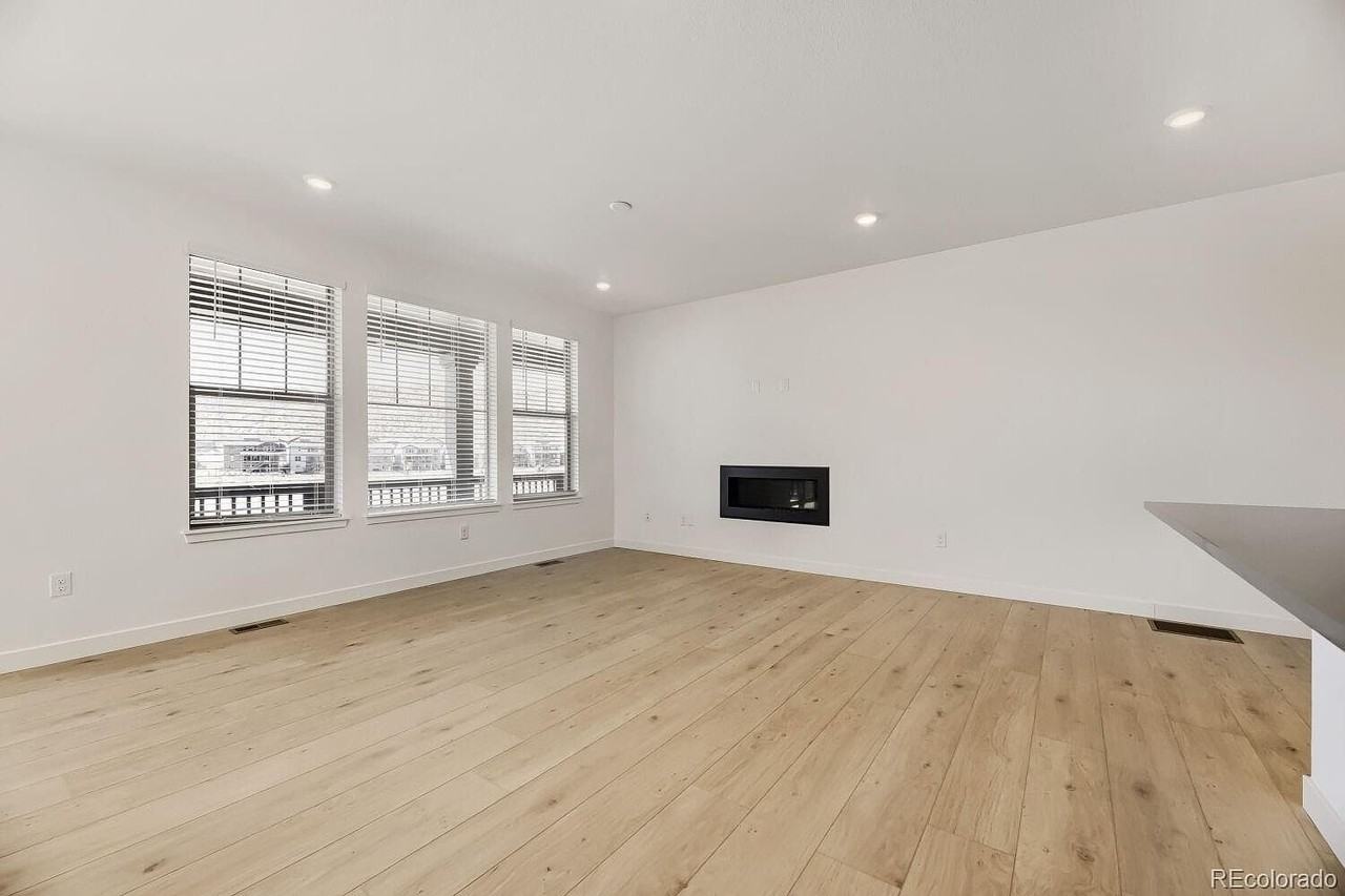 15402 W Dequesne Ave - Photo 3 of 20