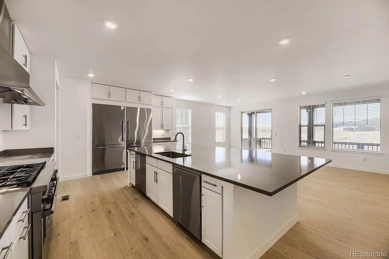 15402 W Dequesne Ave - Photo 4 of 20