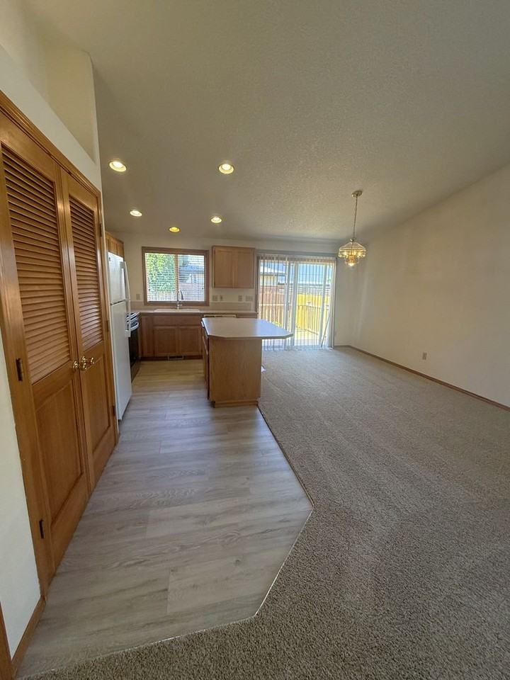 8104 Ne 99th St - Photo 5 of 18