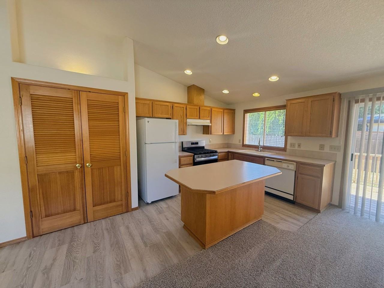 8104 Ne 99th St - Photo 6 of 18