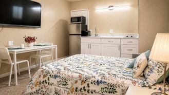 742 E Robin Ln - Photo 1 of 1