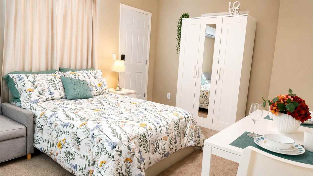 742 E Robin Ln - Photo 4 of 15