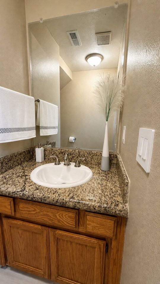 742 E Robin Ln - Photo 5 of 15