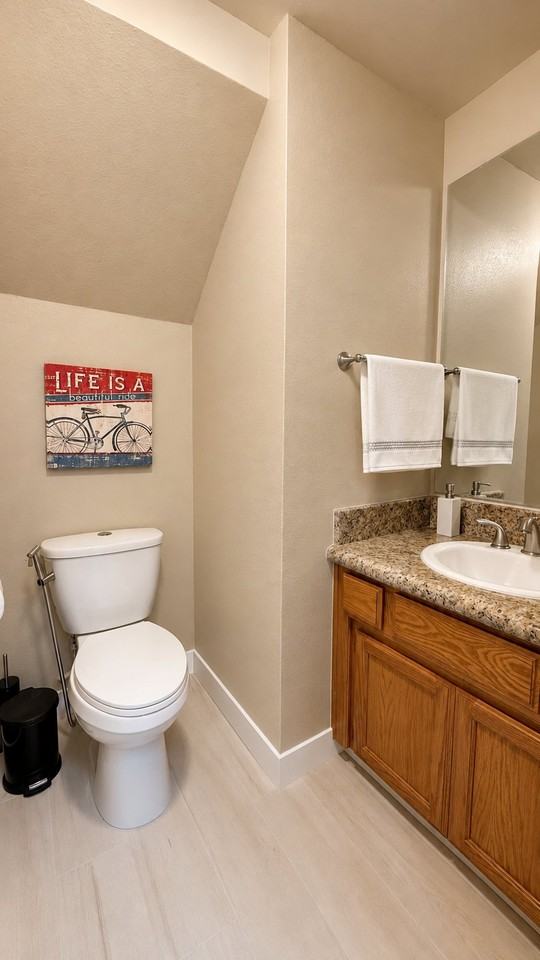 742 E Robin Ln - Photo 6 of 15