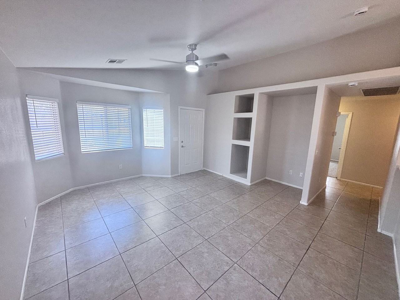 4912 Whispering Spring Ave - Photo 3 of 37