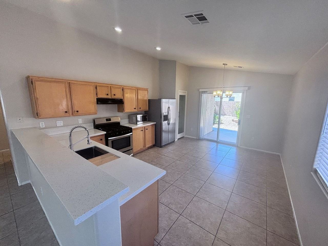 4912 Whispering Spring Ave - Photo 5 of 37