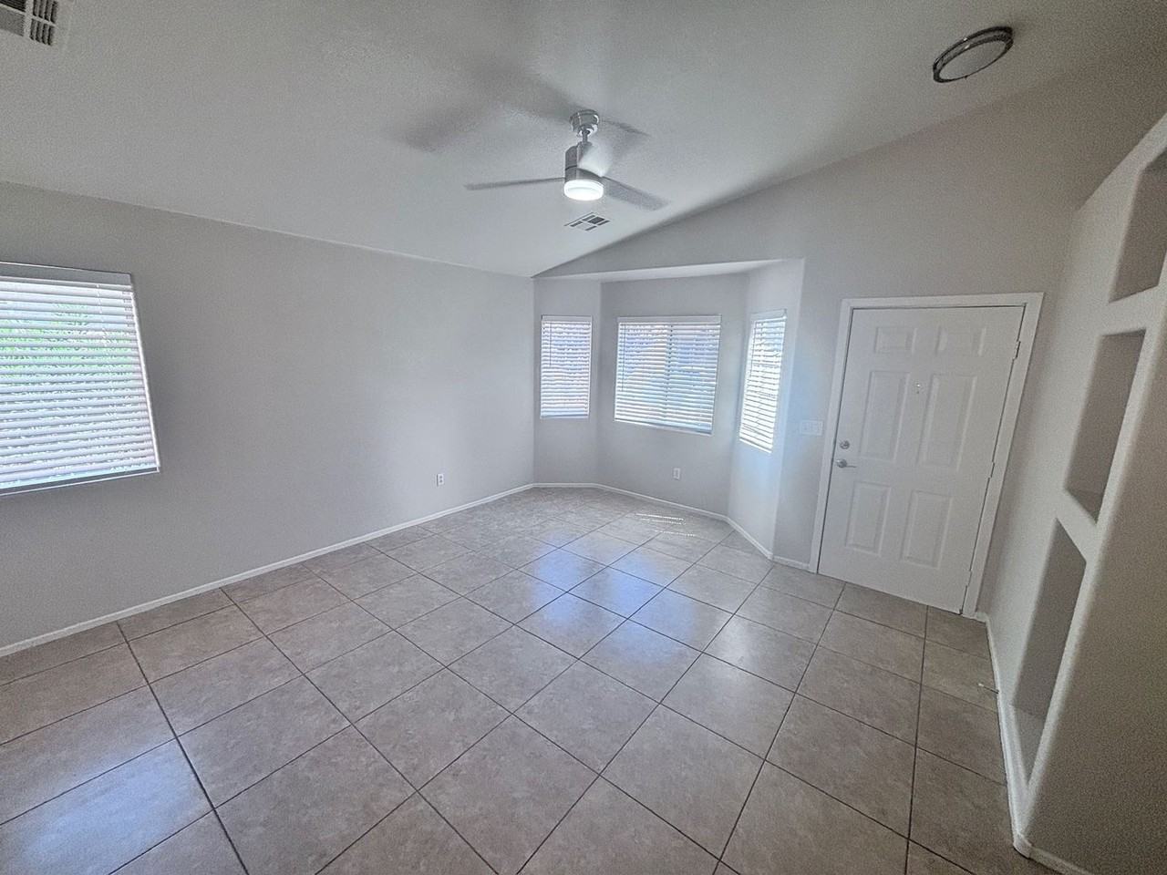 4912 Whispering Spring Ave - Photo 6 of 37