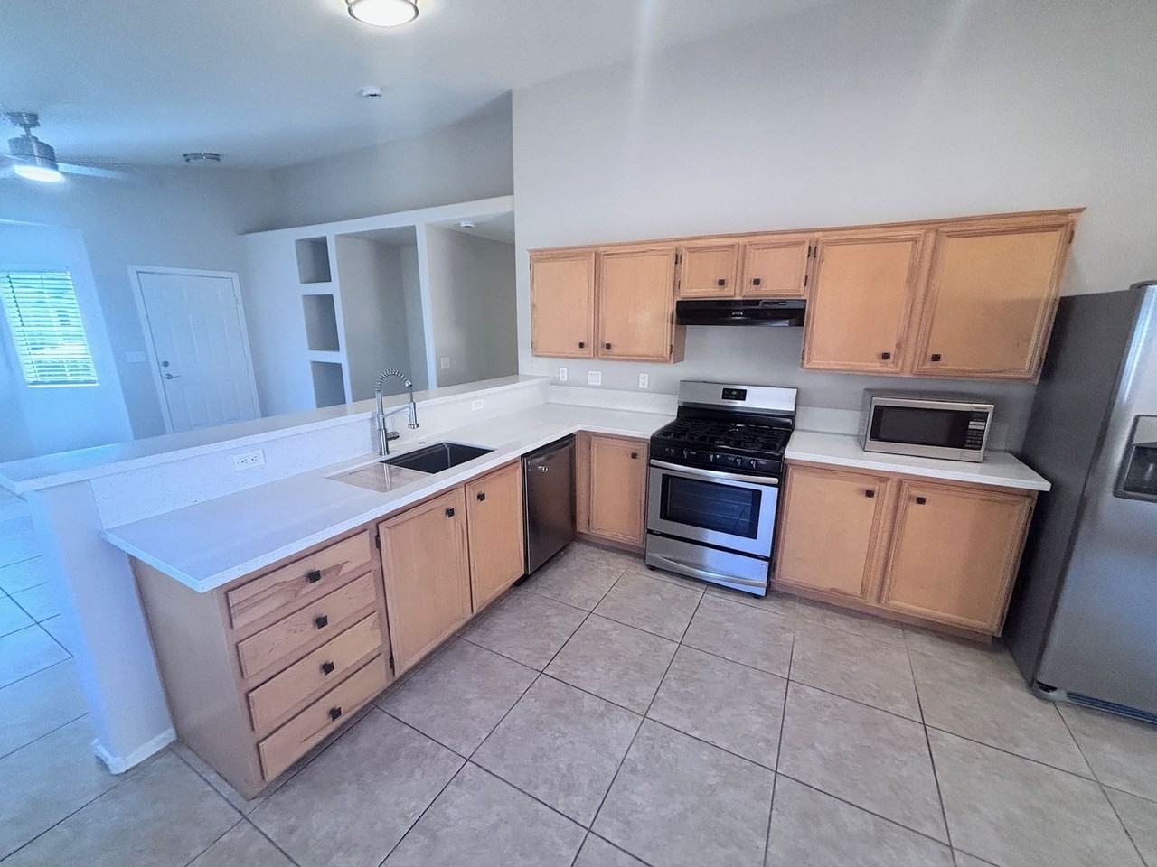 4912 Whispering Spring Ave - Photo 7 of 37