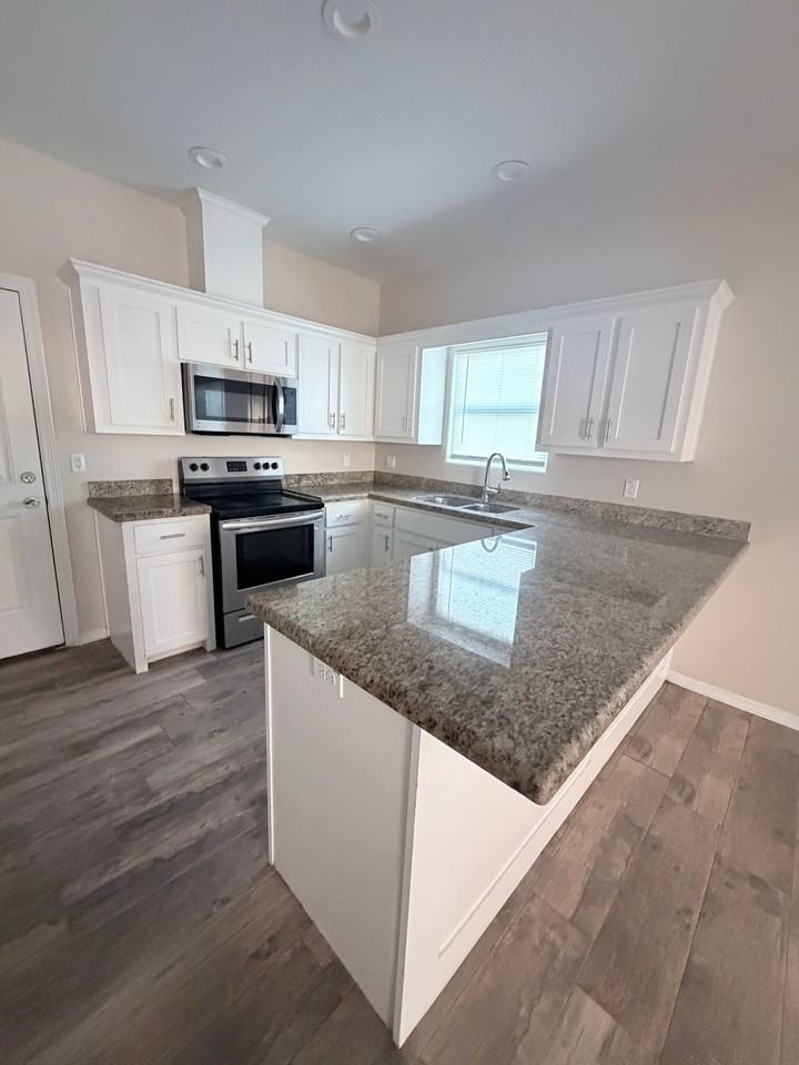 1805 W Harrison St #1 - Photo 4 of 19