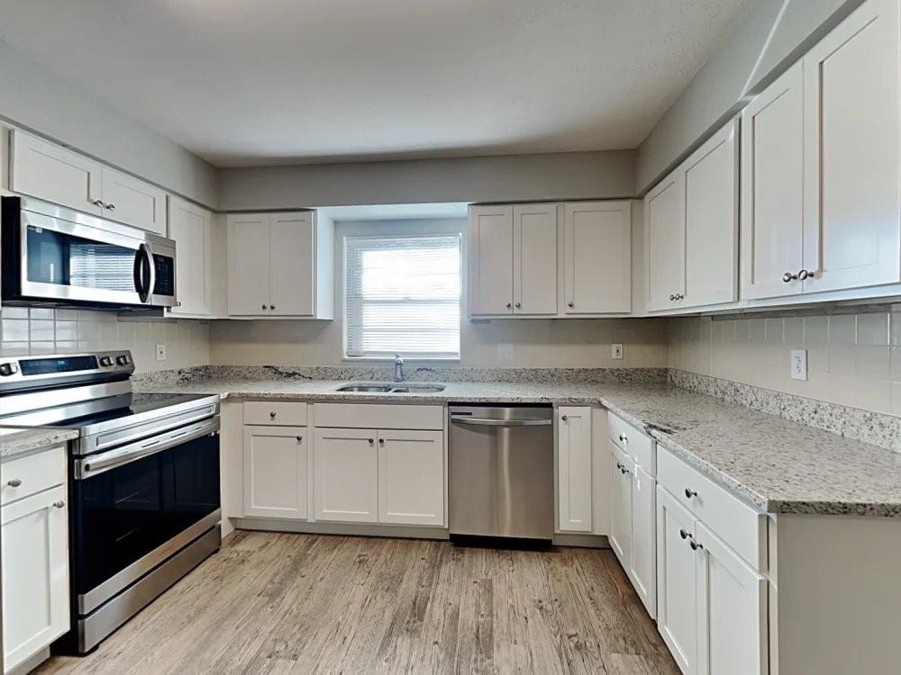 611 Rosemarie Ave - Photo 3 of 6