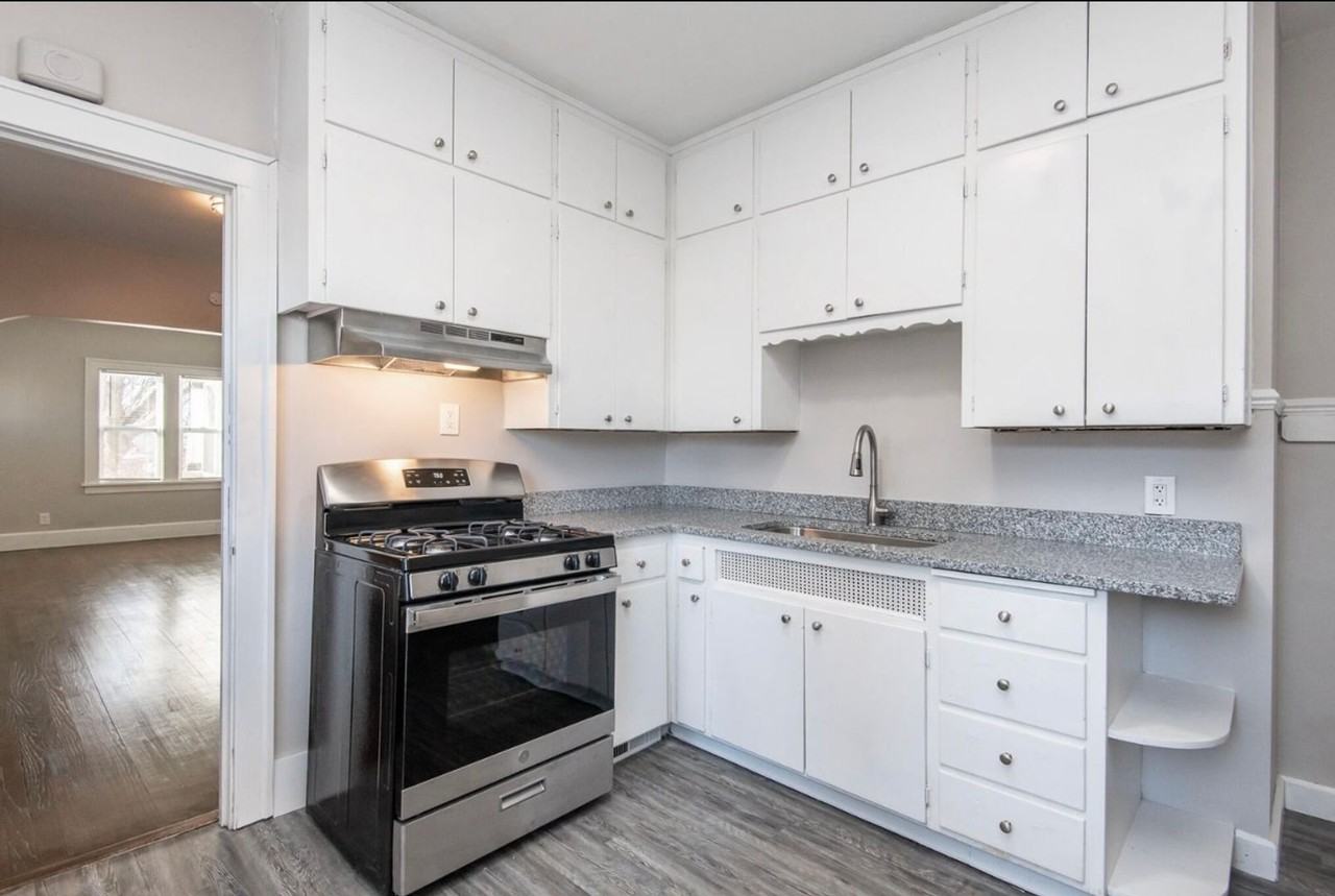 1022 Goold St - Photo 5 of 14