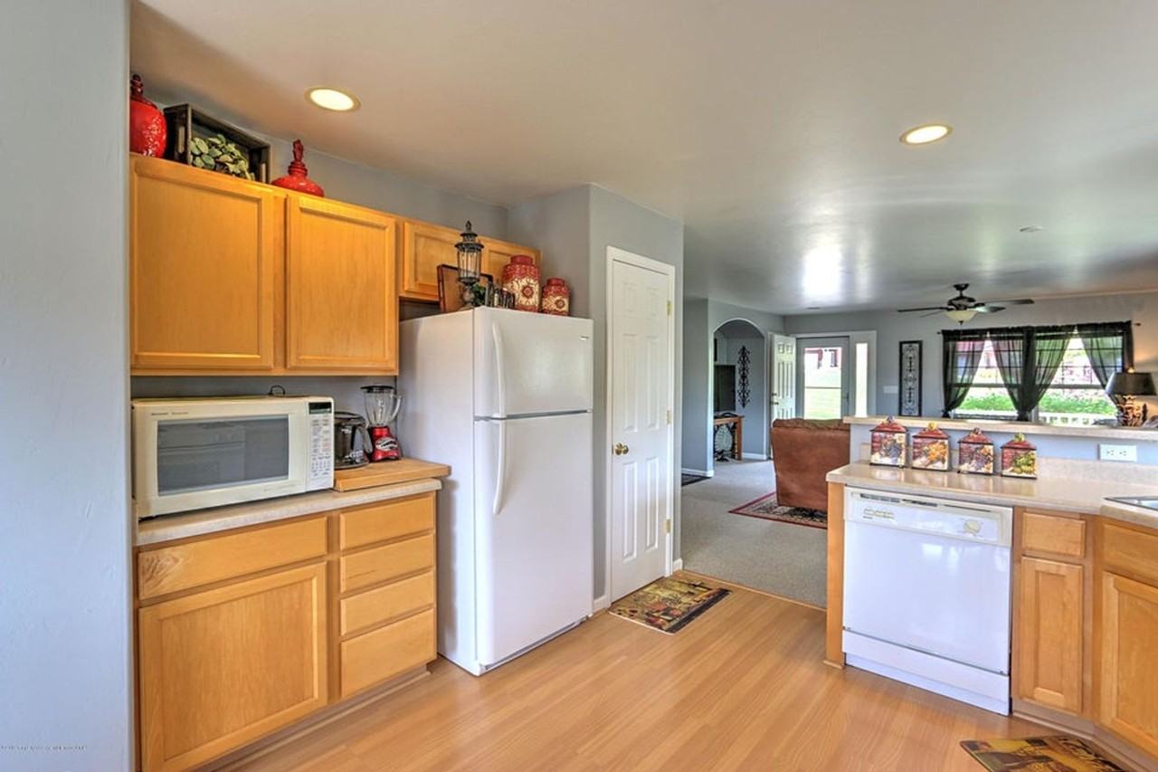 621 Lariat Loop - Photo 7 of 21