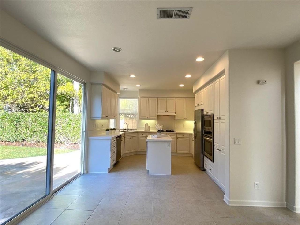 13260 Hollyfield Ct - Photo 4 of 19