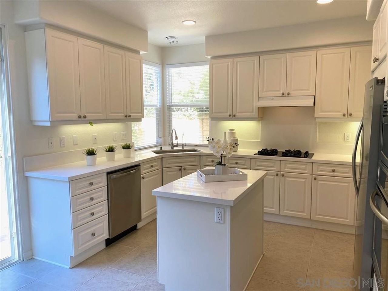 13260 Hollyfield Ct - Photo 5 of 19