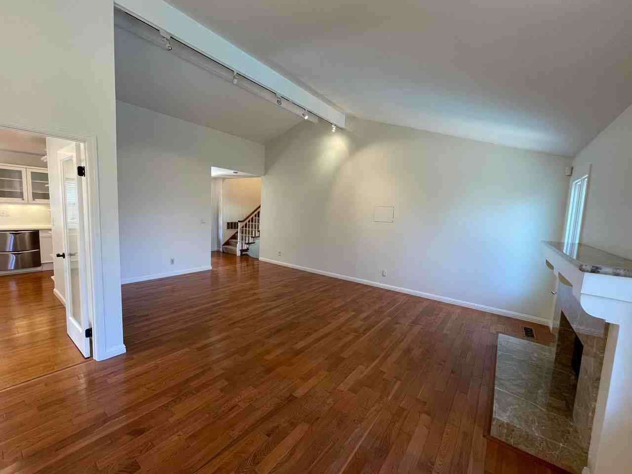 10434 Alicia Ct - Photo 5 of 25