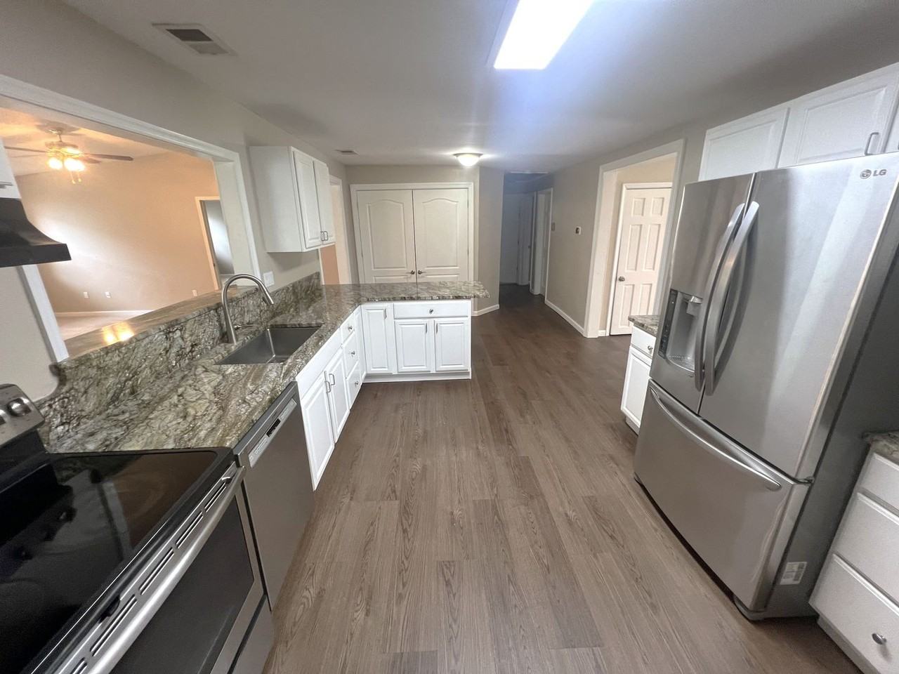 421 Brian Ave - Photo 2 of 25