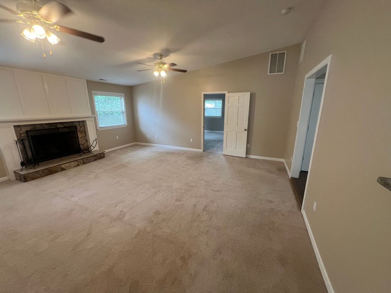 421 Brian Ave - Photo 5 of 25