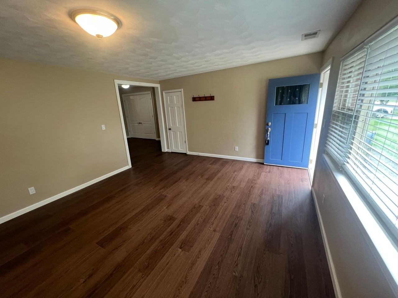 421 Brian Ave - Photo 7 of 25