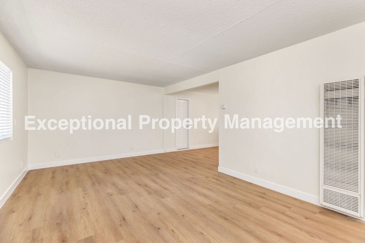 21907 Dolores St - Photo 2 of 17
