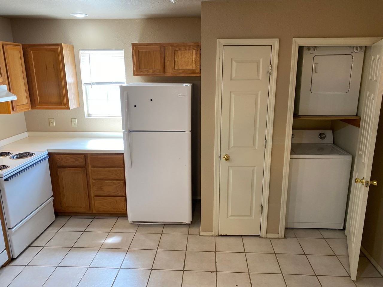 980 W Cleveland St - Photo 5 of 7