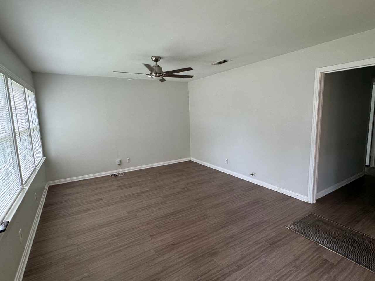 4216 Hillcrest Dr - Photo 2 of 11