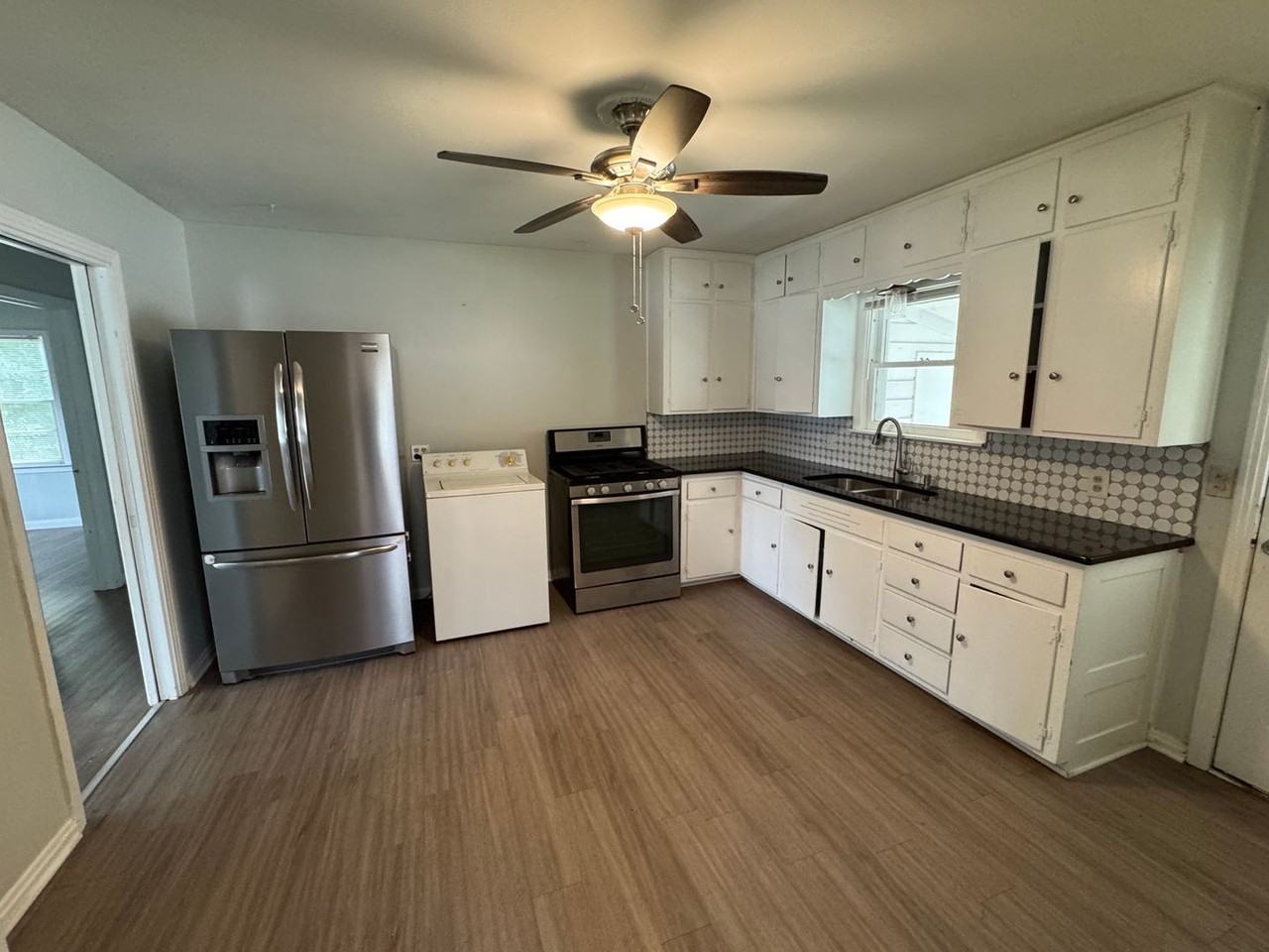 4216 Hillcrest Dr - Photo 3 of 11