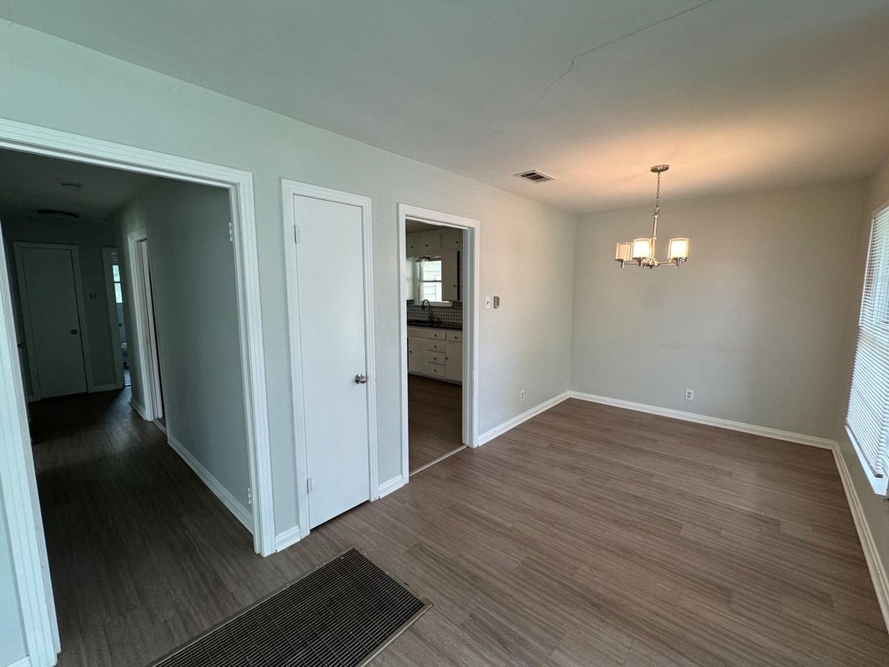 4216 Hillcrest Dr - Photo 5 of 11
