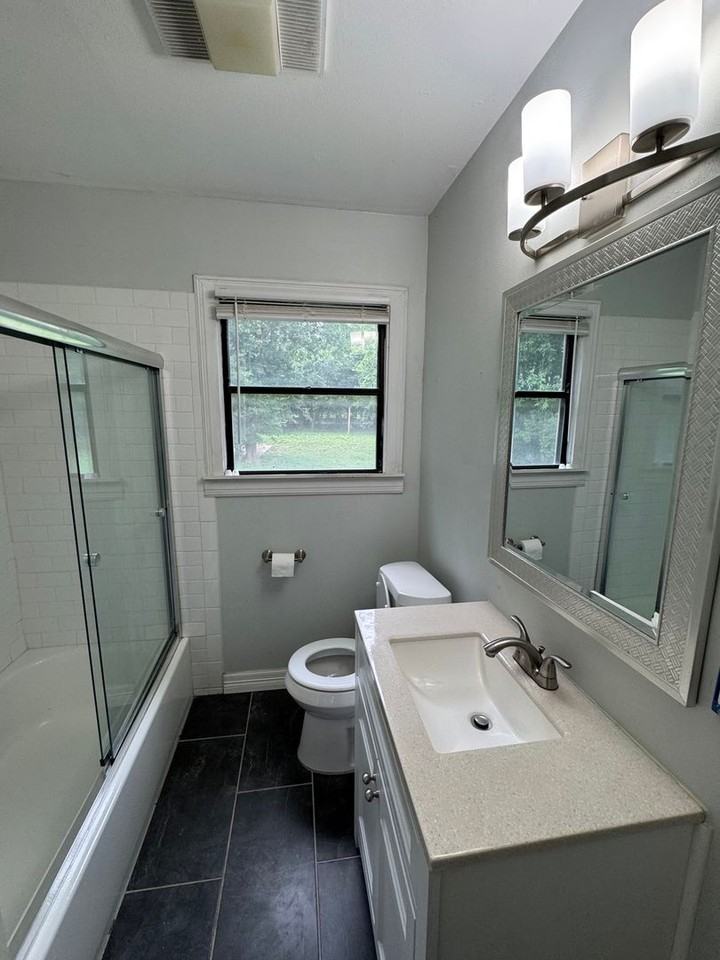 4216 Hillcrest Dr - Photo 6 of 11