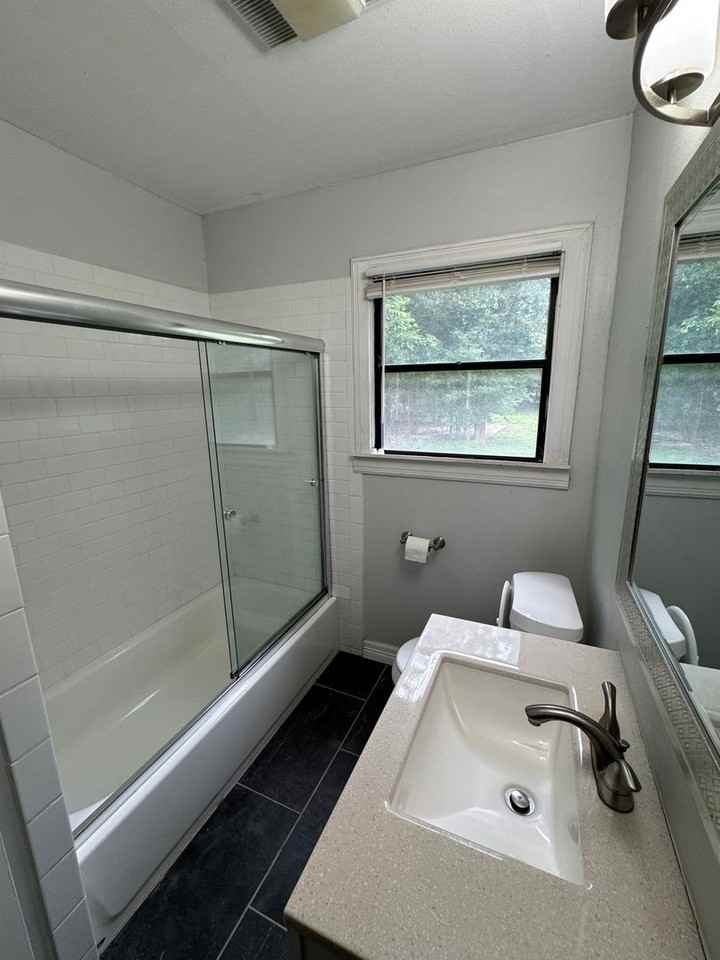 4216 Hillcrest Dr - Photo 7 of 11