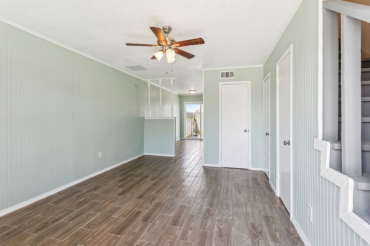 1053 Tallow Tree Ln #10 - Photo 2 of 16