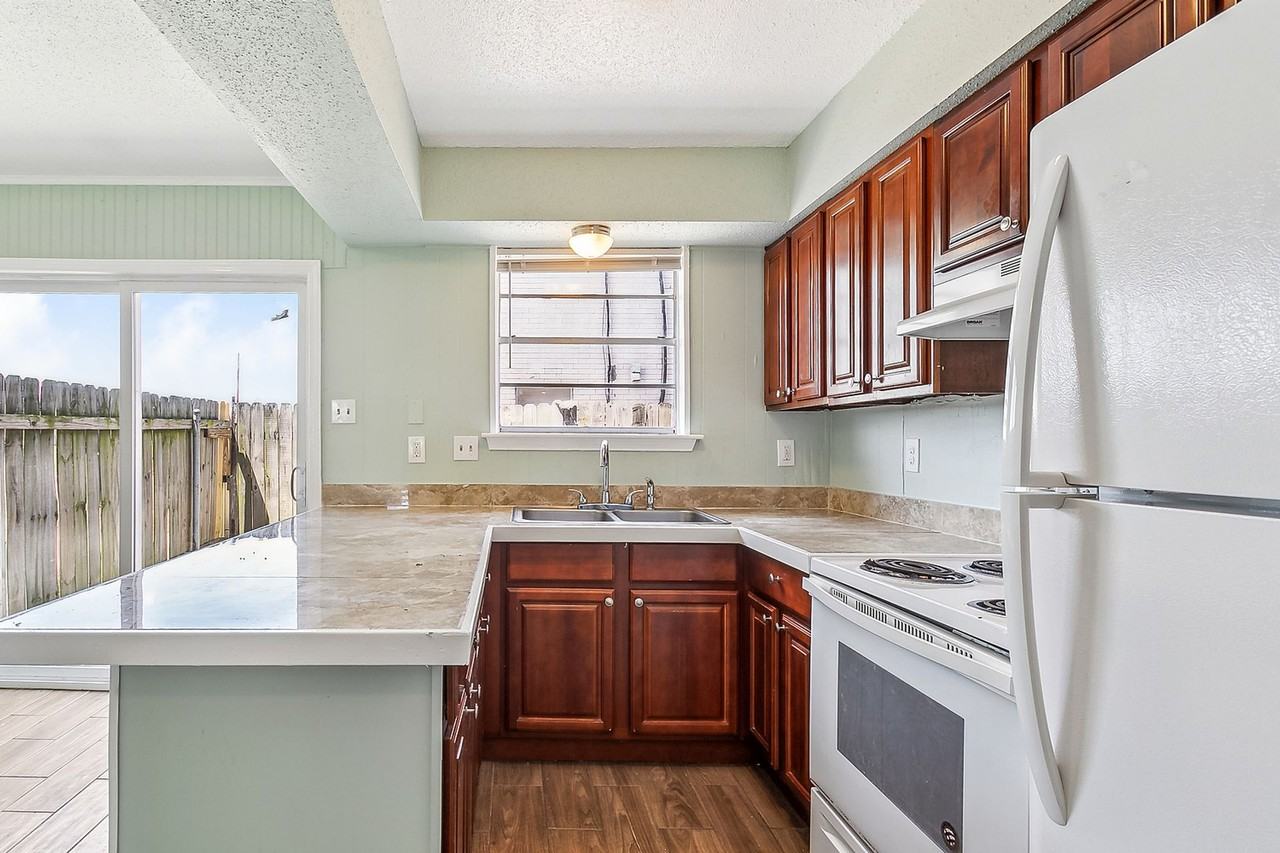 1053 Tallow Tree Ln #10 - Photo 6 of 16