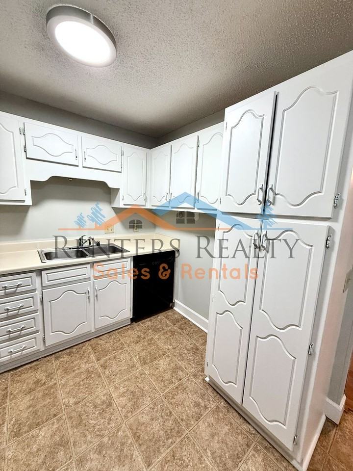 2105 Epworth Dr Ne #F - Photo 6 of 15