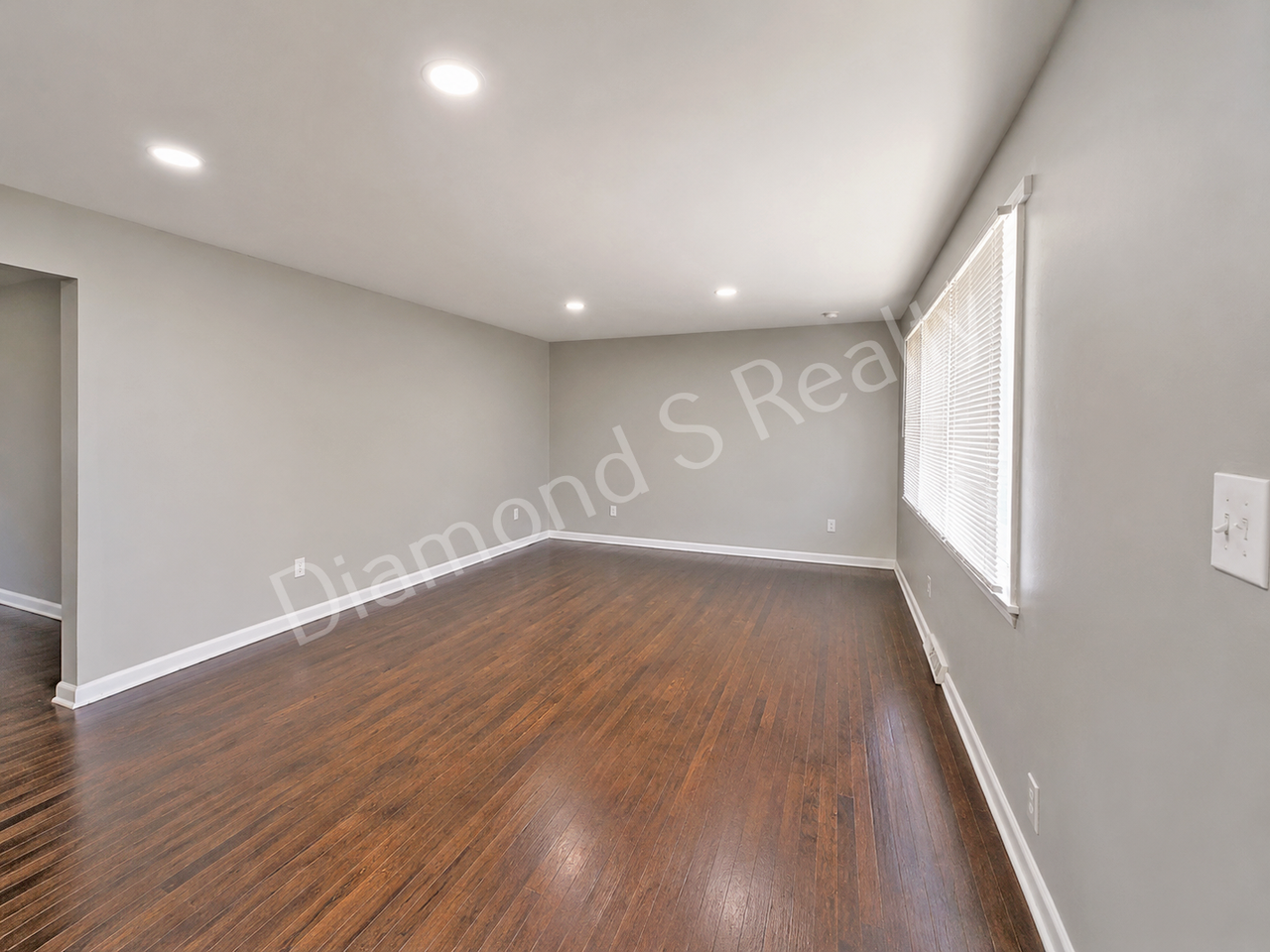 3209 E Gasconade St - Photo 3 of 25