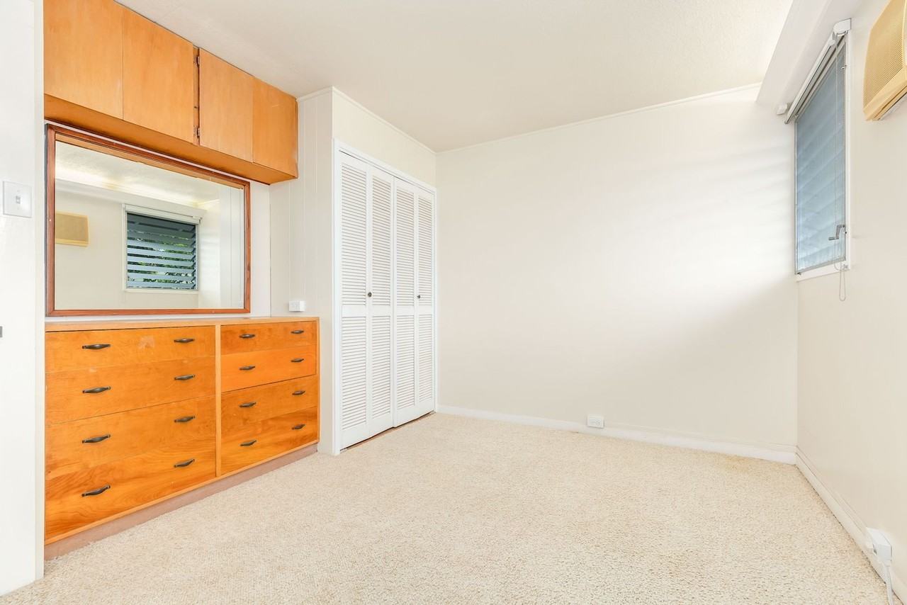 2559 Peter St - Photo 6 of 34