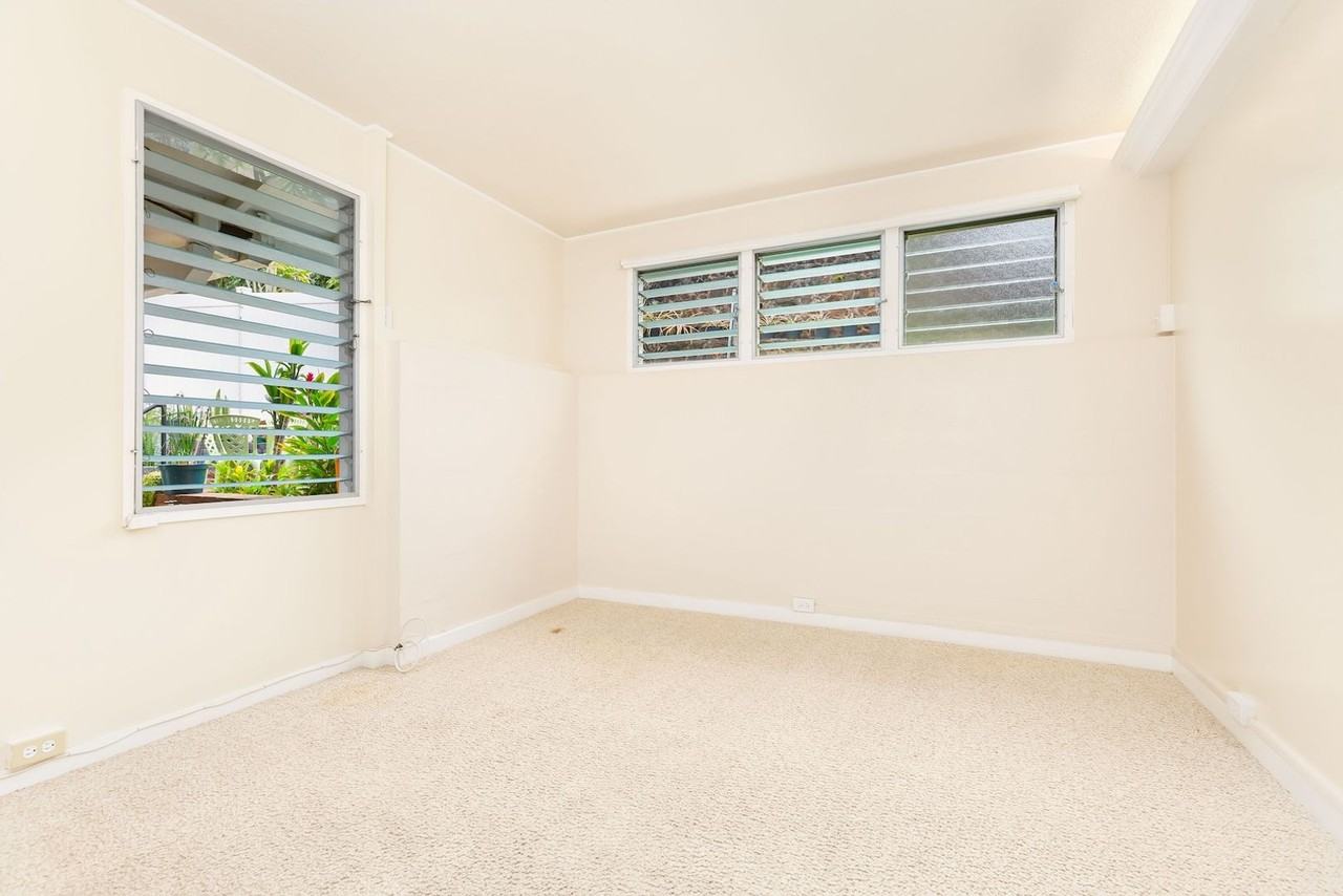 2559 Peter St - Photo 7 of 34