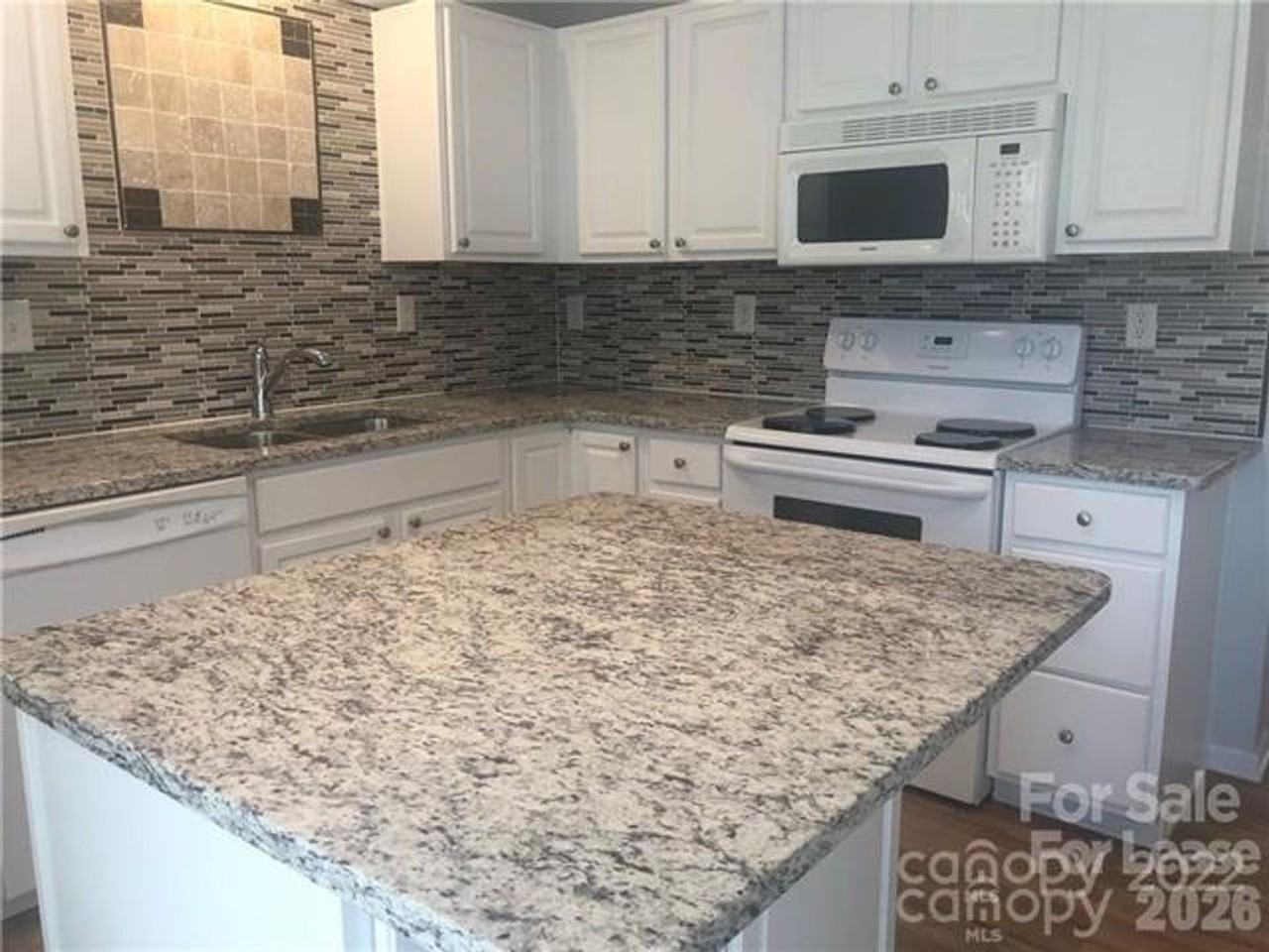 106 Navigator Ct - Photo 3 of 12