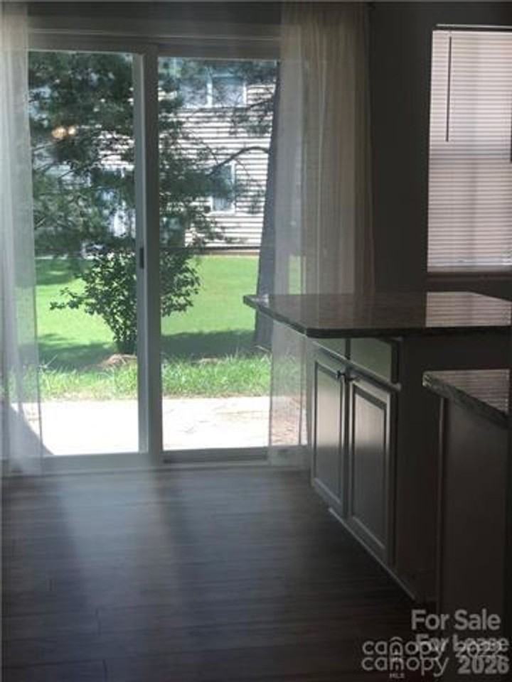 106 Navigator Ct - Photo 4 of 12