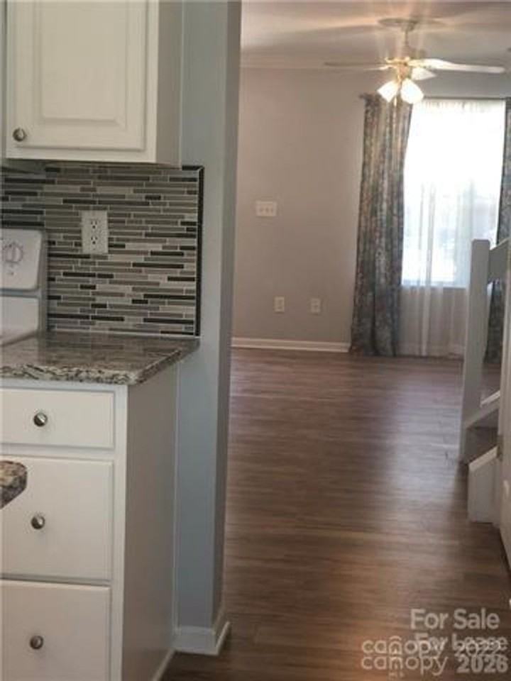 106 Navigator Ct - Photo 5 of 12