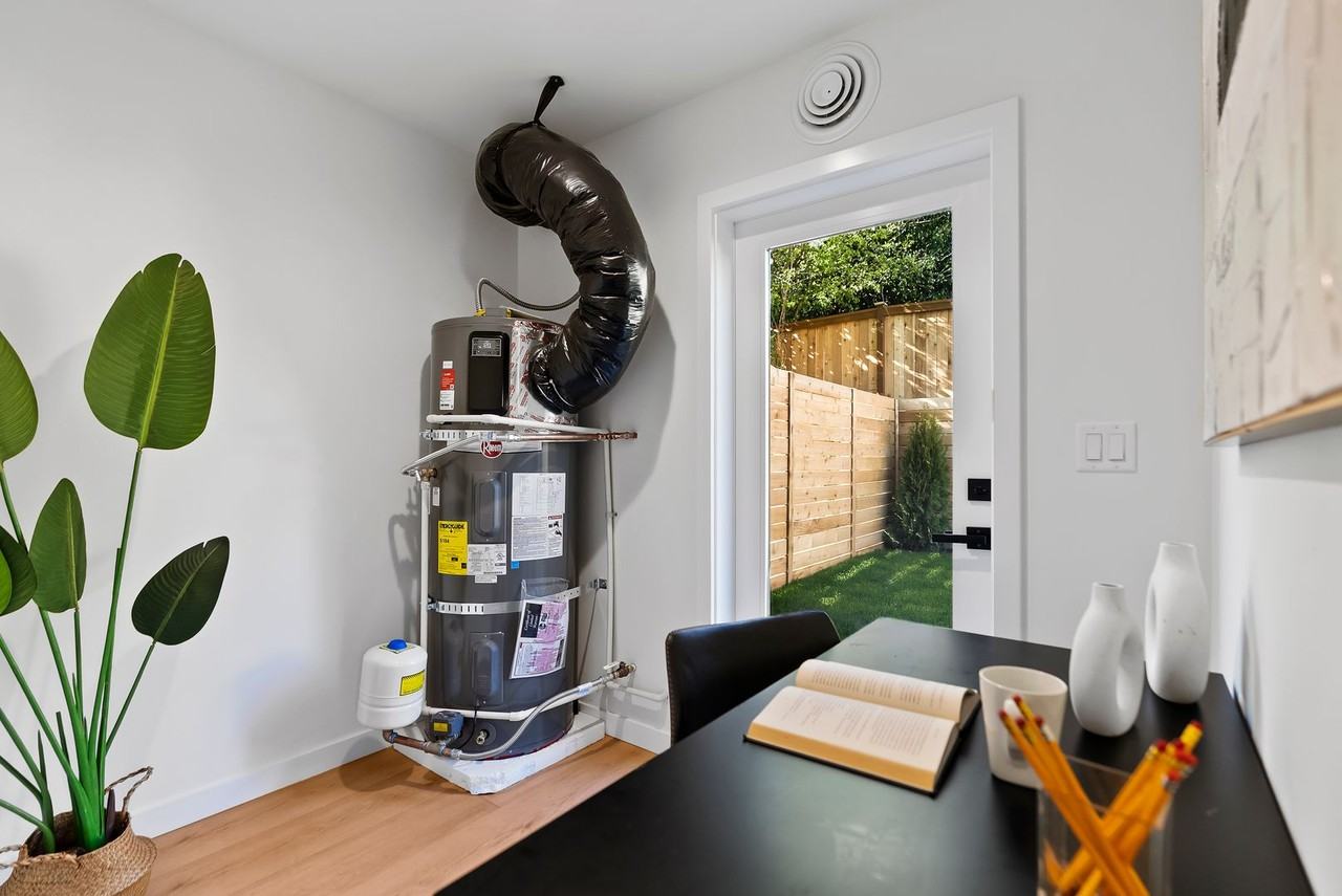 346 Ne 55th St - Photo 5 of 43