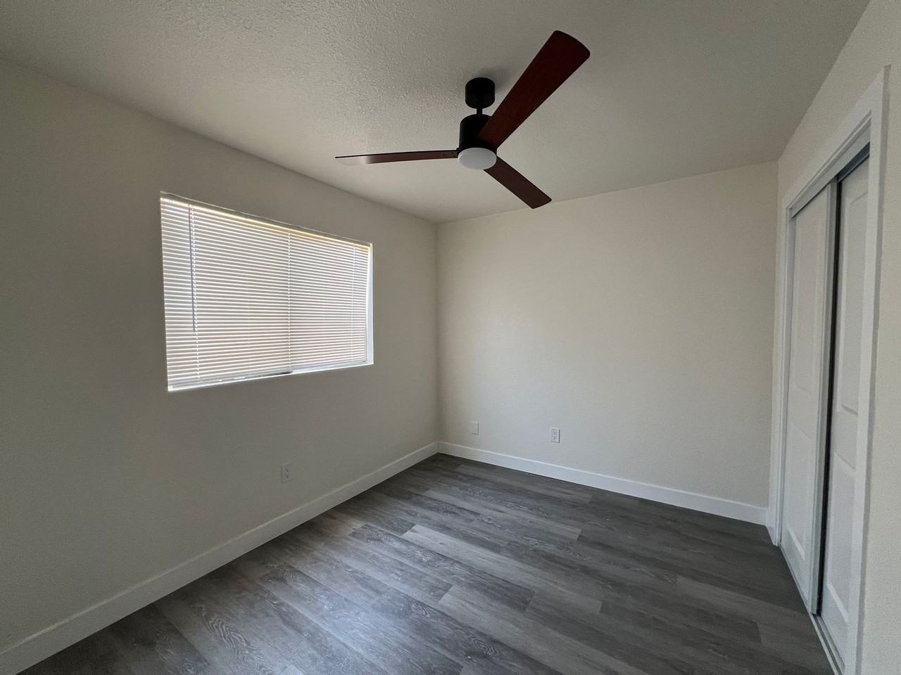 709 E Houston Ave - Photo 7 of 10