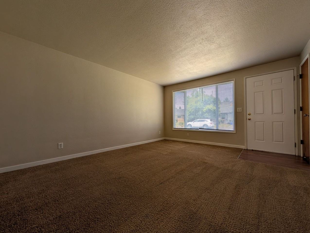 98 Stults Ave - Photo 5 of 20